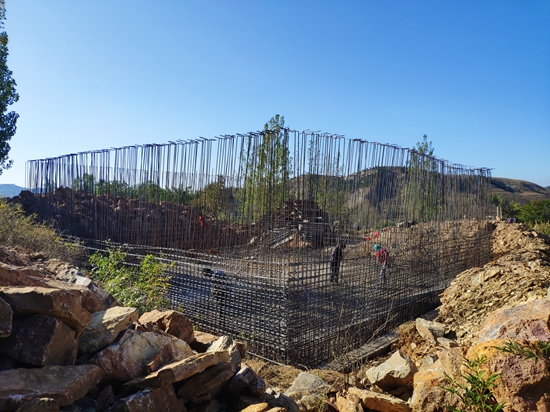 踐行社會責任 助力鄉(xiāng)村振興 ——魯中水泥捐贈扶貧水泥48