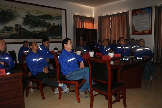 魯蒙公司組織黨員集體學(xué)習(xí)61