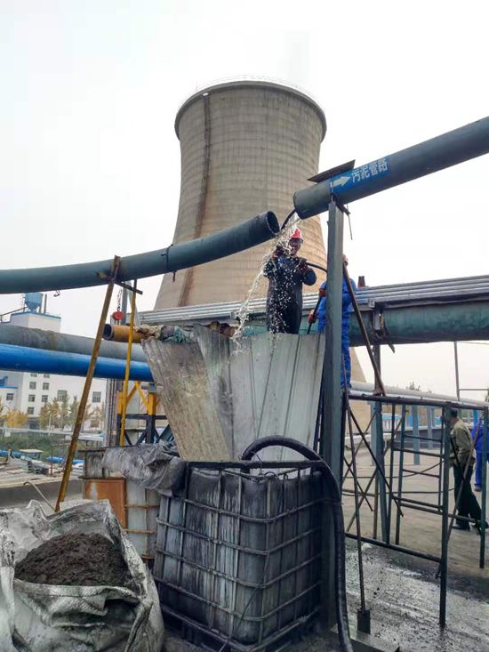 用實(shí)際行動(dòng)踐行“致良知” ——重山思沃瑞搶修污泥泵管路39