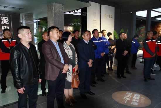 “重山?娜公益”慈善基金舉行啟動(dòng)儀式20