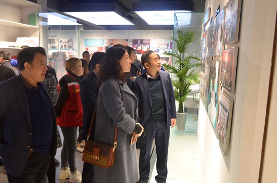 “重山?娜公益”慈善基金舉行啟動(dòng)儀式20