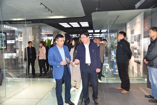 羅村鎮(zhèn)黨委、村域黨支部到重山文化館開(kāi)展“不忘初心 牢記使命”主題教育活動(dòng)80