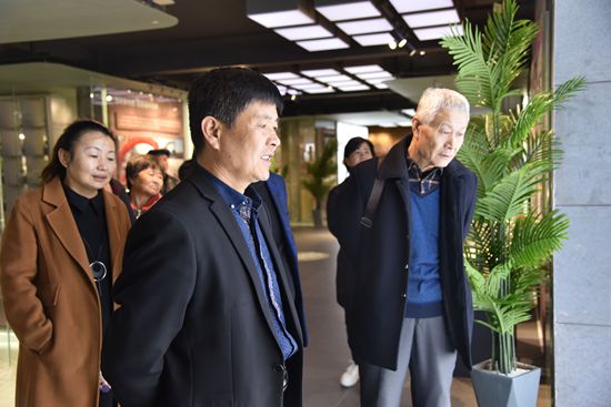 羅村鎮(zhèn)黨委、村域黨支部到重山文化館開(kāi)展“不忘初心 牢記使命”主題教育活動(dòng)80