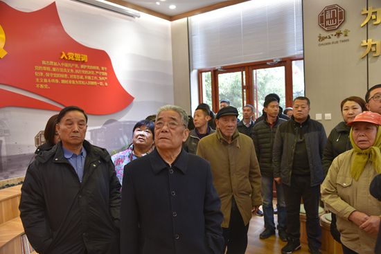 南韓村黨員走進(jìn)重山集團(tuán)開展 “不忘初心 牢記使命”主題黨日活動(dòng)36