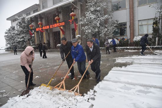 大修進(jìn)行時(shí)，這里有一群可愛(ài)的重山人......41