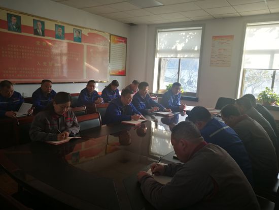 魯中水泥召開(kāi)月度經(jīng)營(yíng)分析會(huì)78