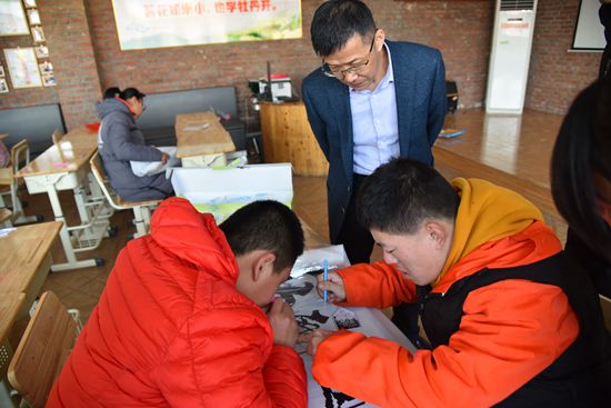 愛與希望同在——運(yùn)營中心走進(jìn)憨兜家園開展致良知公益行活動(dòng)61
