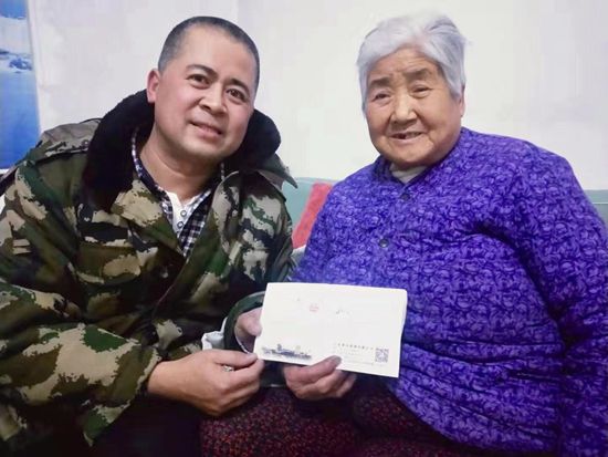 傳遞寒冬溫情 詮釋重山大愛(ài) ——重山集團(tuán)發(fā)放職工父母慰問(wèn)金61