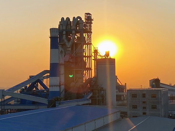 重山春已到 奮斗正當(dāng)時(shí)21