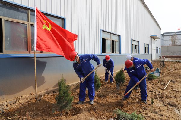 黨旗紅 春意濃 ——重山光電黨支部開展植樹綠化主題黨日活動(dòng)68