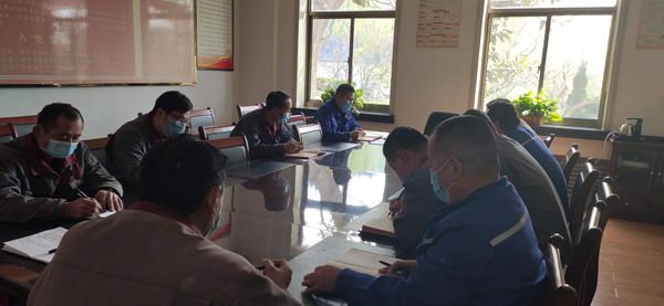 魯中水泥召開設(shè)備工作會議8