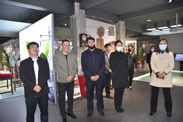 市“四進(jìn)”工作組到重山集團調研49