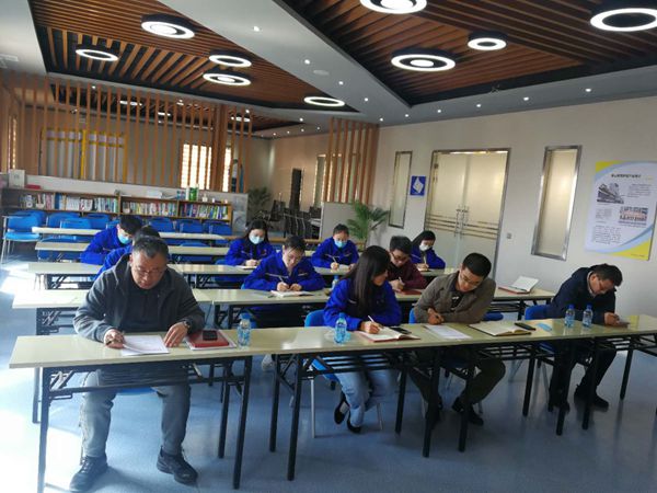 集團財務(wù)中心召開(kāi)工作會(huì )議25