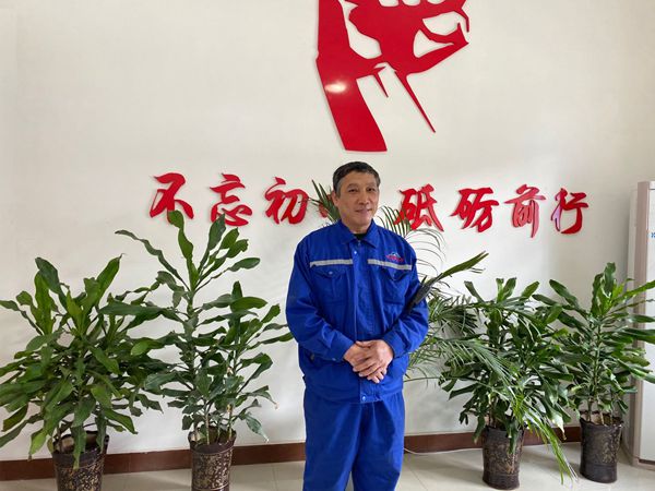 【重山人?重山事】平凡中那抹絢麗的色彩 ——記重山思沃瑞叉車(chē)司機劉成國1