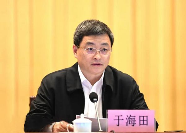 魯中水泥參加市生態(tài)環(huán)境保護大會(huì )69