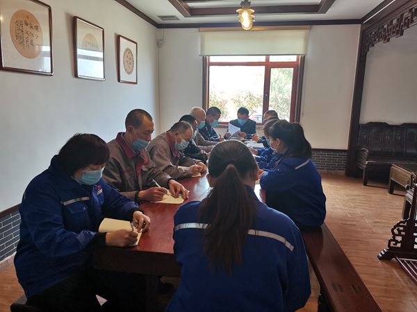 集團辦公室召開(kāi)部門(mén)會(huì )議49