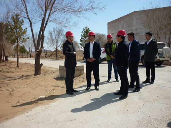 旗領(lǐng)導到鵬峰化工視察指導工作20