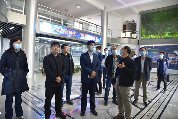 淄川區副區長(cháng)郭亦華到重山集團調研 61