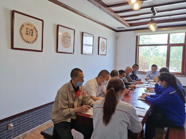 集團辦公室召開(kāi)部門(mén)會(huì )議51