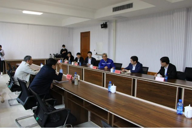 市政協(xié)主席叢錫鋼到重山集團調研16