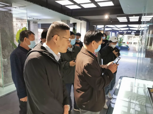 嶺子鎮友好單位參觀(guān)重山文化館74