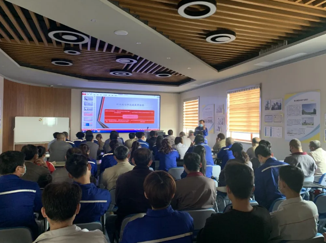 魯中水泥組織職業(yè)衛生防治培訓83