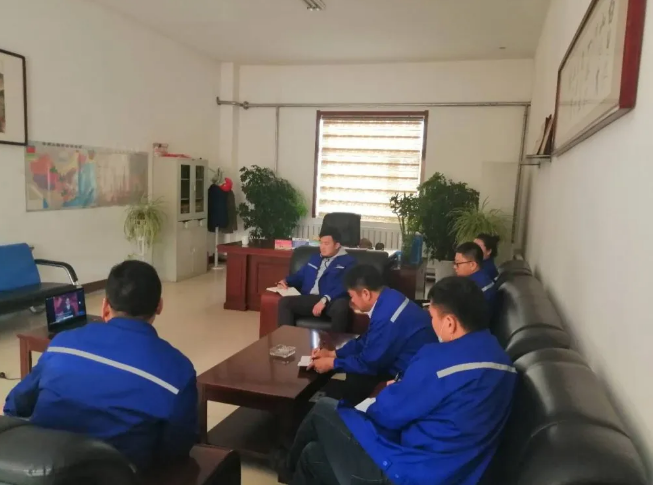 魯蒙公司銷(xiāo)售部組織集體學(xué)習88