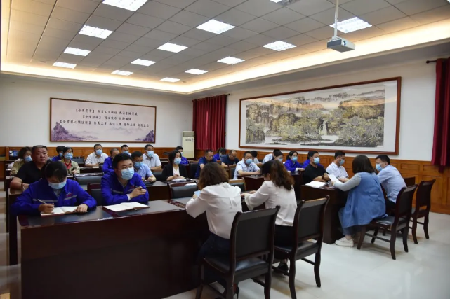 集團機關(guān)、魯中水泥黨支部召開(kāi)入黨積極分子推選會(huì )議57