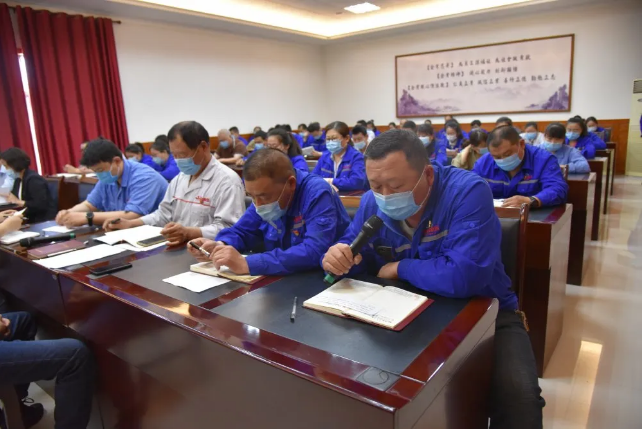 集團機關(guān)、魯中水泥黨支部召開(kāi)入黨積極分子推選會(huì )議57