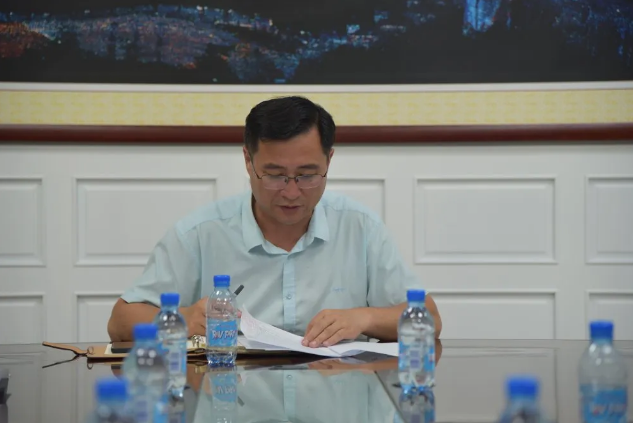 集團召開(kāi)總經(jīng)理辦公會(huì ) ——集體學(xué)習李學(xué)董事長(cháng)5月18日講話(huà)精神59