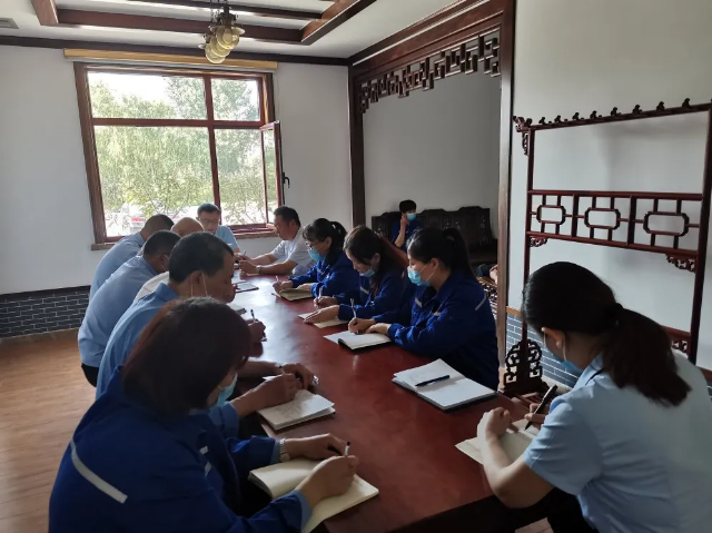 集團辦公室組織專(zhuān)題學(xué)習98