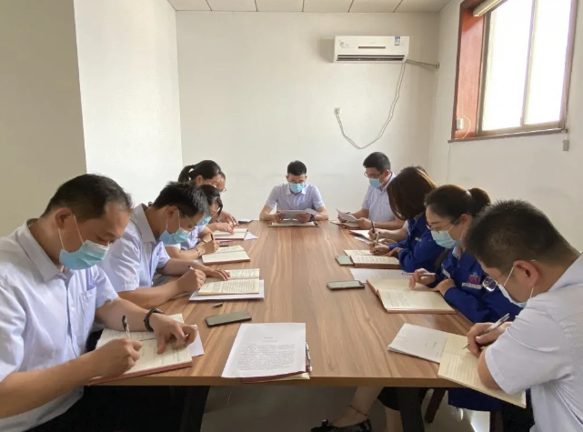 集團運營(yíng)中心召開(kāi)工作會(huì )議72