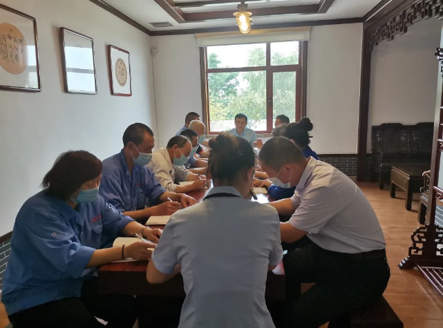 集團辦公室召開(kāi)部門(mén)會(huì )議27