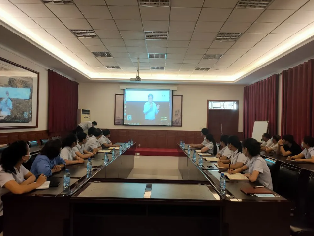 集團組織收看省工業(yè)互聯(lián)網(wǎng)專(zhuān)題報告會(huì )75