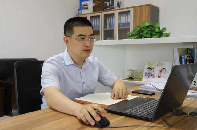 【重山人?重山事】勇于擔當做最好的自己 ——記重山光電財務(wù)部經(jīng)理杜巖