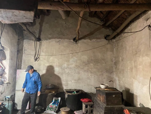 魯中水泥黨支部開(kāi)展精準扶貧活動(dòng)55