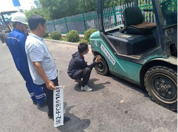 重山思沃瑞組織車(chē)輛上牌工作79