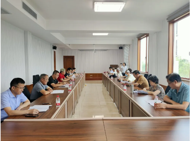 淄川區部分文化界人士到重山集團參觀(guān)調研40