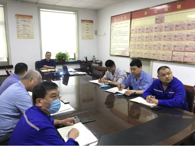 集團召開(kāi)重點(diǎn)工作推進(jìn)會(huì )78