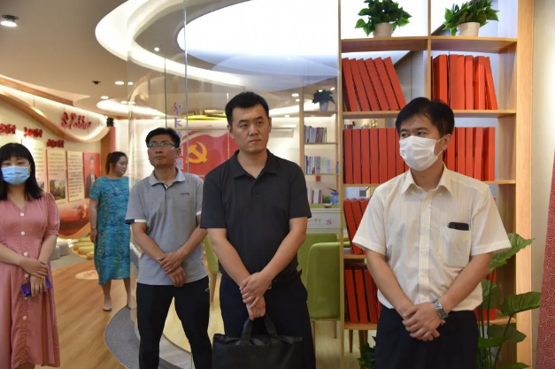 市委組織部到重山集團調研72