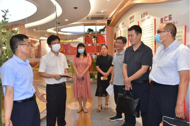 市委組織部到重山集團調研72