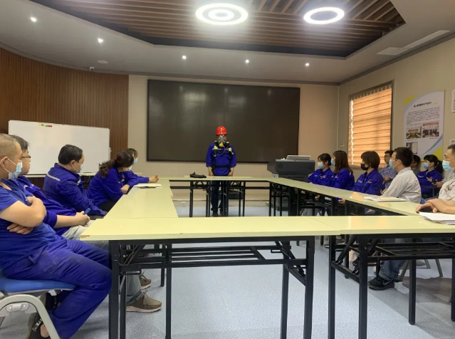 魯中水泥組織事故應急救援專(zhuān)項培訓8