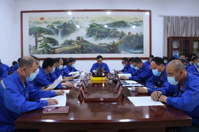 魯蒙水泥黨支部召開(kāi)黨員大會(huì )32