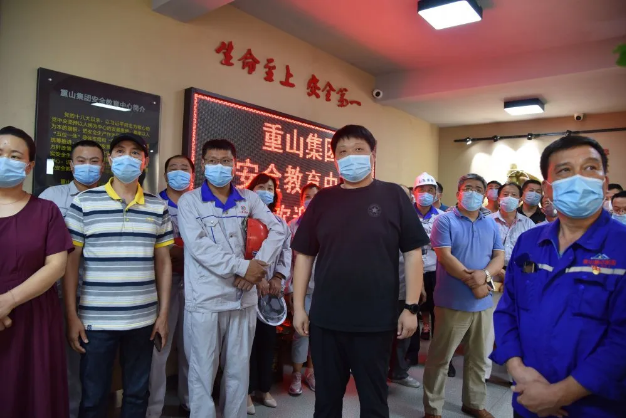 羅村鎮“智慧安監系統”推進(jìn)會(huì )在集團召開(kāi)34