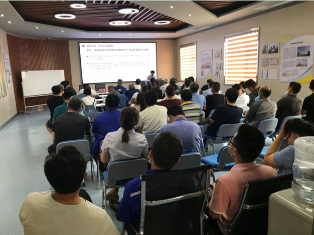 羅村鎮“智慧安監系統”推進(jìn)會(huì )在集團召開(kāi)34