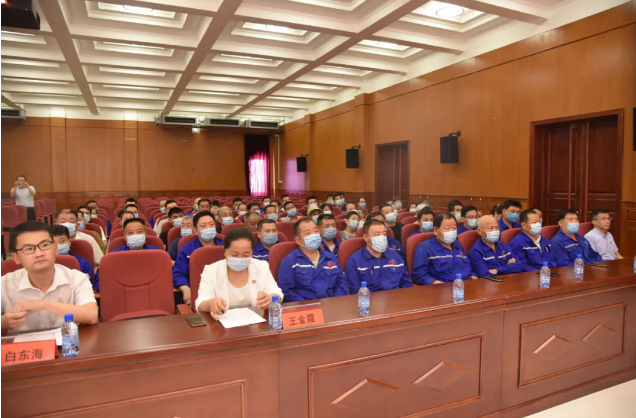 集團黨員參加南韓村慶祝建黨九十九周年大會(huì )99