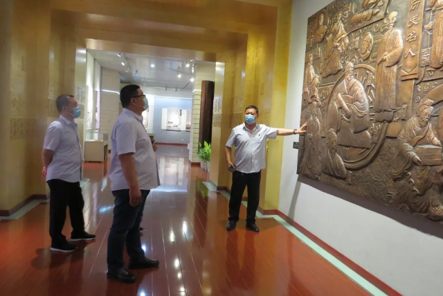 黃驊黨員講奉獻 義務(wù)勞動(dòng)慶七一7