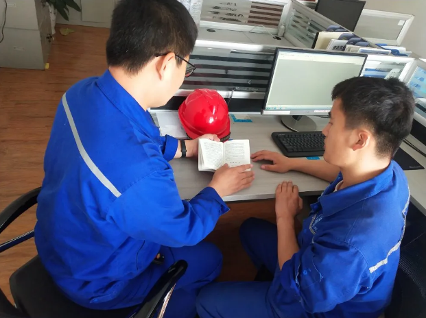 送黨章  學(xué)黨章  守黨章 ——重山光電黨支部開(kāi)展主題黨日活動(dòng)47