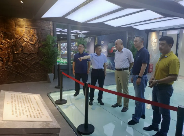 山東省水泥質(zhì)量監督檢驗站站長(cháng)李峰到集團調研97