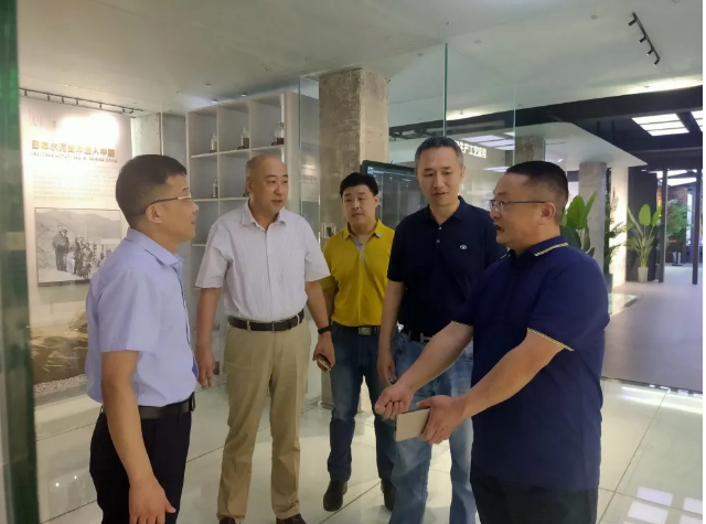 山東省水泥質(zhì)量監督檢驗站站長(cháng)李峰到集團調研97